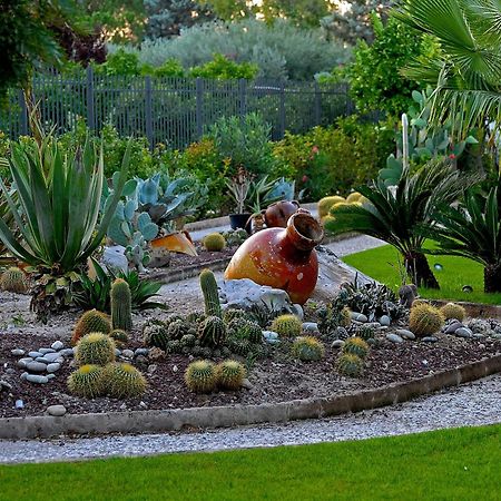 Il Giardino Del Te Hotel บาร์เลตตา ภายนอก รูปภาพ