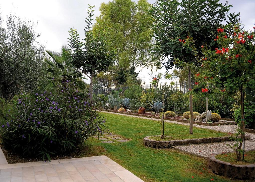 Il Giardino Del Te Hotel บาร์เลตตา ภายนอก รูปภาพ